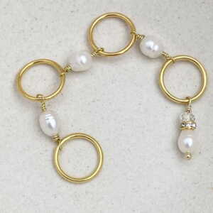 Row Counter - White freshwater pearls & gold - 4 rings