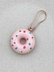 Lyserød doughnut