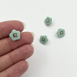 Button - plastic flower 10 mm - Light green