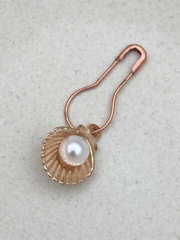 Golden shell with pearl