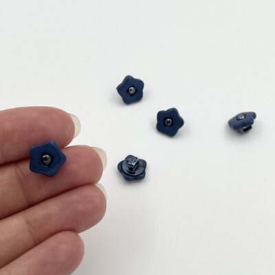 Knap - plastik blomst 10 mm - Blå