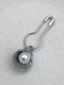 Silver shell with pearl