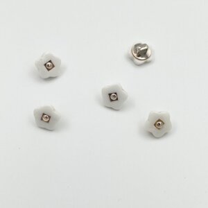Knap - plastik blomst 10 mm - Hvid